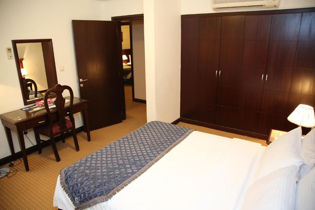 Popular attractions Area Nearby Property